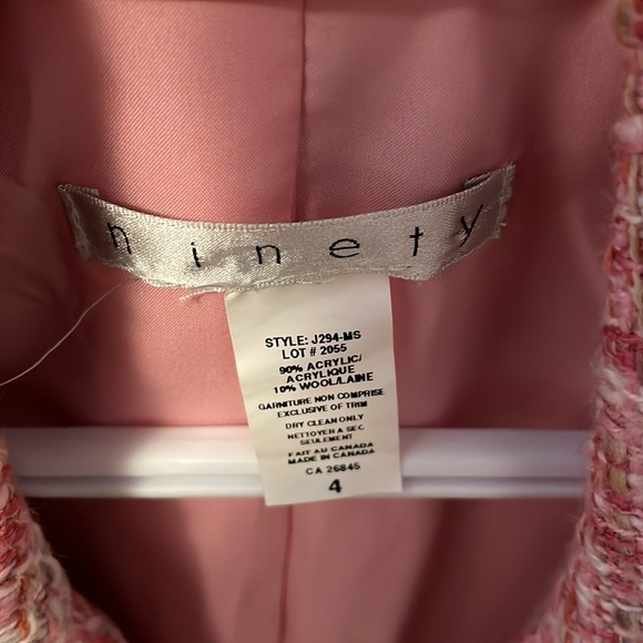 Beautiful women’s blazer size 4. Brand ninety. Excellent condition. - Picture 4 of 12